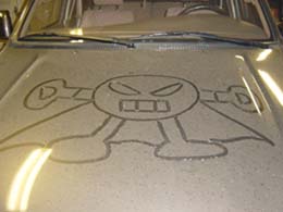 私の車があまりに汚れていたので、愚息が思わずDOTMANを描いてしまった・・・